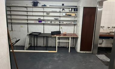 Gran salon sobre 700 mts de lote a 1 cuadra de Jumbo!