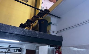 Gran salon sobre 700 mts de lote a 1 cuadra de Jumbo!