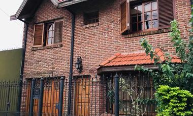 Hermoso chalet de 3 dormitorio, cochera y fondo! APTO CREDITO