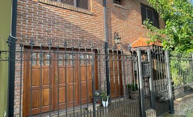 Hermoso chalet de 3 dormitorio, cochera y fondo! APTO CREDITO