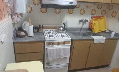 Venta de departamento amoblado con cochera cubierta