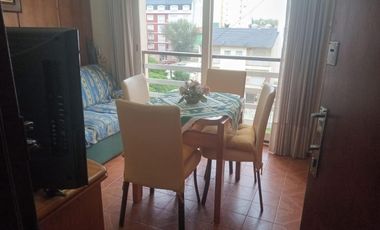 Venta de departamento amoblado con cochera cubierta