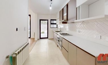 Casa en venta en Martinez, 5 amb en 3 plantas con jardín