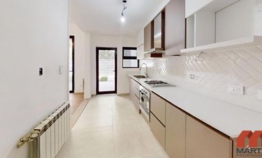 Casa en venta en Martinez, 5 amb en 3 plantas con jardín