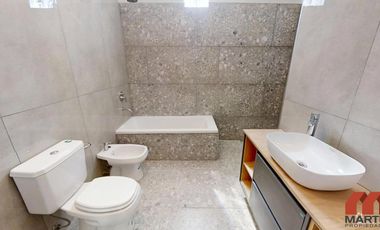 Casa en venta en Martinez, 5 amb en 3 plantas con jardín