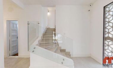 Casa en venta en Martinez, 5 amb en 3 plantas con jardín
