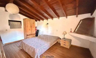 Casa de 2 ambientes sobre importante lote en Zona residencial