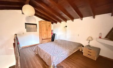 Casa de 2 ambientes sobre importante lote en Zona residencial
