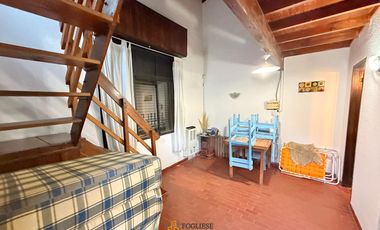 Casa de 2 ambientes sobre importante lote en Zona residencial