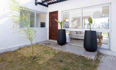 Casa en VENTA de 3 ambientes en Barrio Privado Laguna Azul - Carlos Spegazzini.