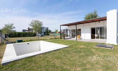 Casa en VENTA de 3 ambientes en Barrio Privado Laguna Azul - Carlos Spegazzini.