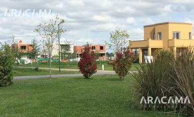 Casa en VENTA de 3 ambientes en Barrio Privado Laguna Azul - Carlos Spegazzini.