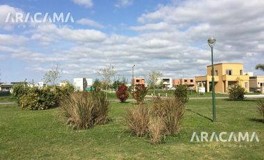 Casa en VENTA de 3 ambientes en Barrio Privado Laguna Azul - Carlos Spegazzini.