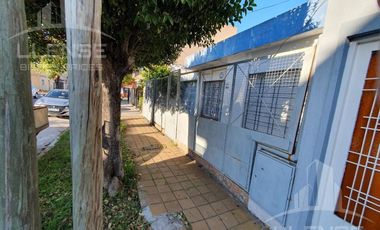 Casa en venta, 3 ambientes con cochera, APTA CREDITO