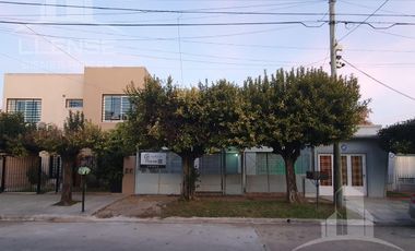 Casa en venta, 3 ambientes con cochera, APTA CREDITO
