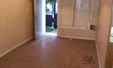 Casa en venta, 3 ambientes con cochera, APTA CREDITO