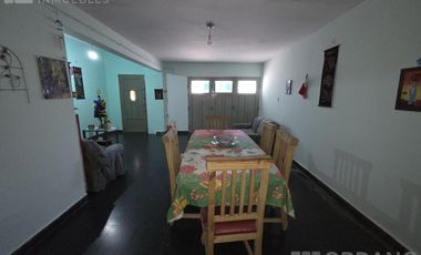 Casa 3 Habitacioenes con cochera y patio