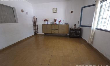 Casa 3 Habitacioenes con cochera y patio