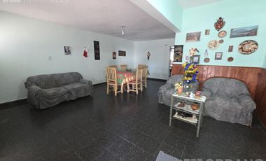 Casa 3 Habitacioenes con cochera y patio