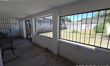 Casa 3 Habitacioenes con cochera y patio