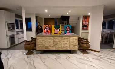 Casa 6 ambientes 3 plantas con ascensor venta - Abril