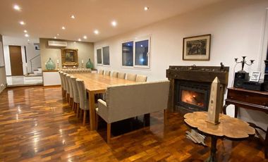 Casa 6 ambientes 3 plantas con ascensor venta - Abril