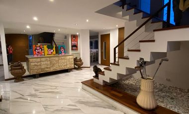 Casa 6 ambientes 3 plantas con ascensor venta - Abril