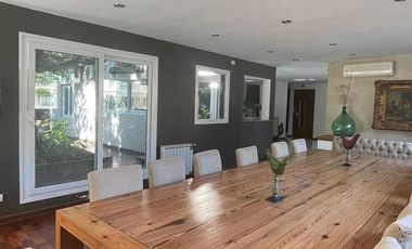 Casa 6 ambientes 3 plantas con ascensor venta - Abril