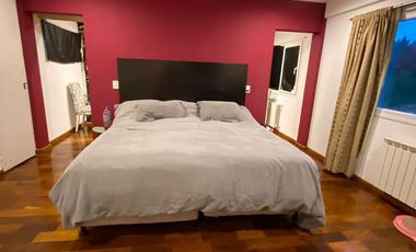 Casa 6 ambientes 3 plantas con ascensor venta - Abril
