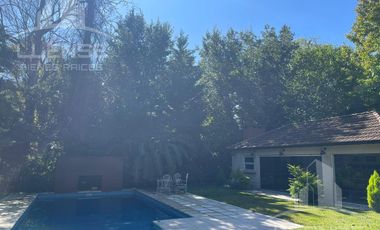 Casa 6 ambientes 3 plantas con ascensor venta - Abril