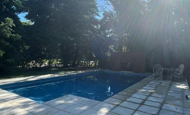 Casa 6 ambientes 3 plantas con ascensor venta - Abril