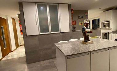 Casa 6 ambientes 3 plantas con ascensor venta - Abril