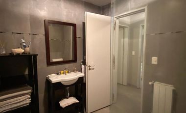 Casa 6 ambientes 3 plantas con ascensor venta - Abril