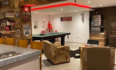 Casa 6 ambientes 3 plantas con ascensor venta - Abril