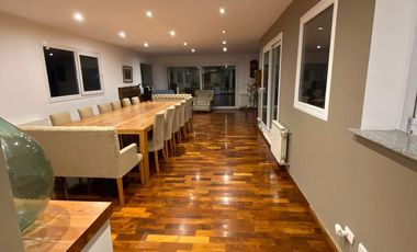 Casa 6 ambientes 3 plantas con ascensor venta - Abril