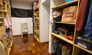 Casa 6 ambientes 3 plantas con ascensor venta - Abril