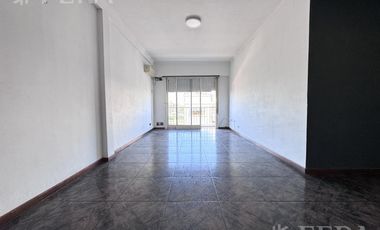 Venta departamento 4 ambientes con balcón en Wilde