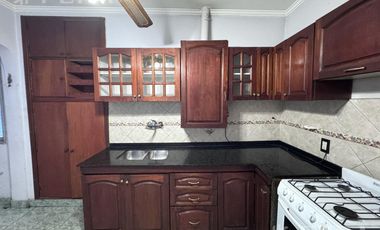 Venta departamento 4 ambientes con balcón en Wilde