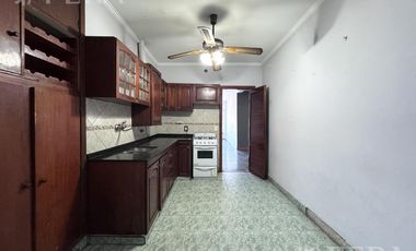 Venta departamento 4 ambientes con balcón en Wilde