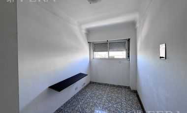 Venta departamento 4 ambientes con balcón en Wilde