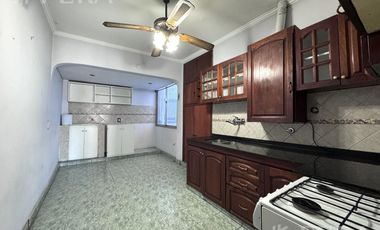 Venta departamento 4 ambientes con balcón en Wilde