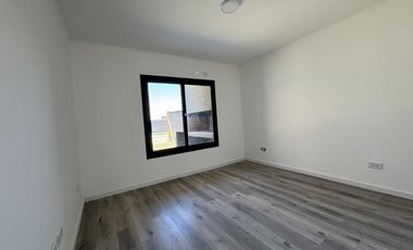 VENTA Funes Norte –Casa en Planta Baja con Piscina, 2 dormit