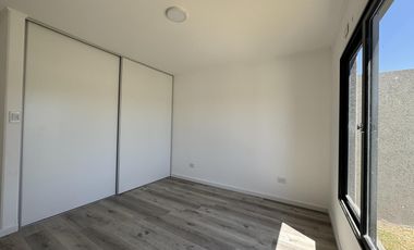 VENTA Funes Norte –Casa en Planta Baja con Piscina, 2 dormit