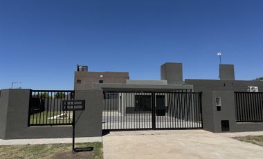 VENTA Funes Norte –Casa en Planta Baja con Piscina, 2 dormit