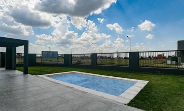 VENTA Funes Norte –Casa en Planta Baja con Piscina, 2 dormit
