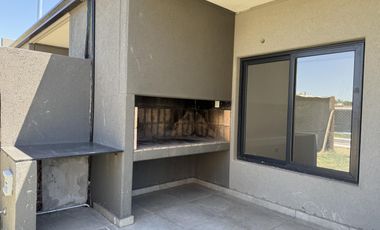 VENTA Funes Norte –Casa en Planta Baja con Piscina, 2 dormit