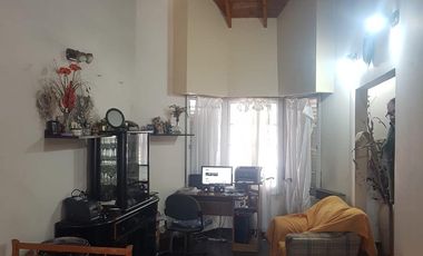 Casa en  Hipolito Yrigoyen al 1400, Quilmes