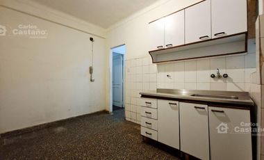 A1/c de Av. Maipú, 3 Amb. Para Refaccionar, al Frente y Luminoso