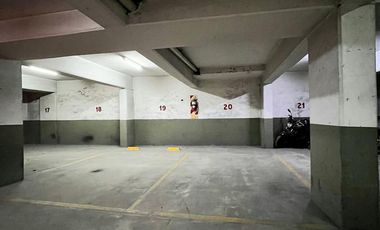 San Isidro centro - Amplia Cochera Cubierta  en 1° Subsuelo!