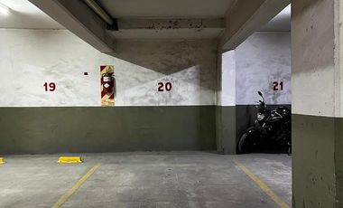San Isidro centro - Amplia Cochera Cubierta  en 1° Subsuelo!